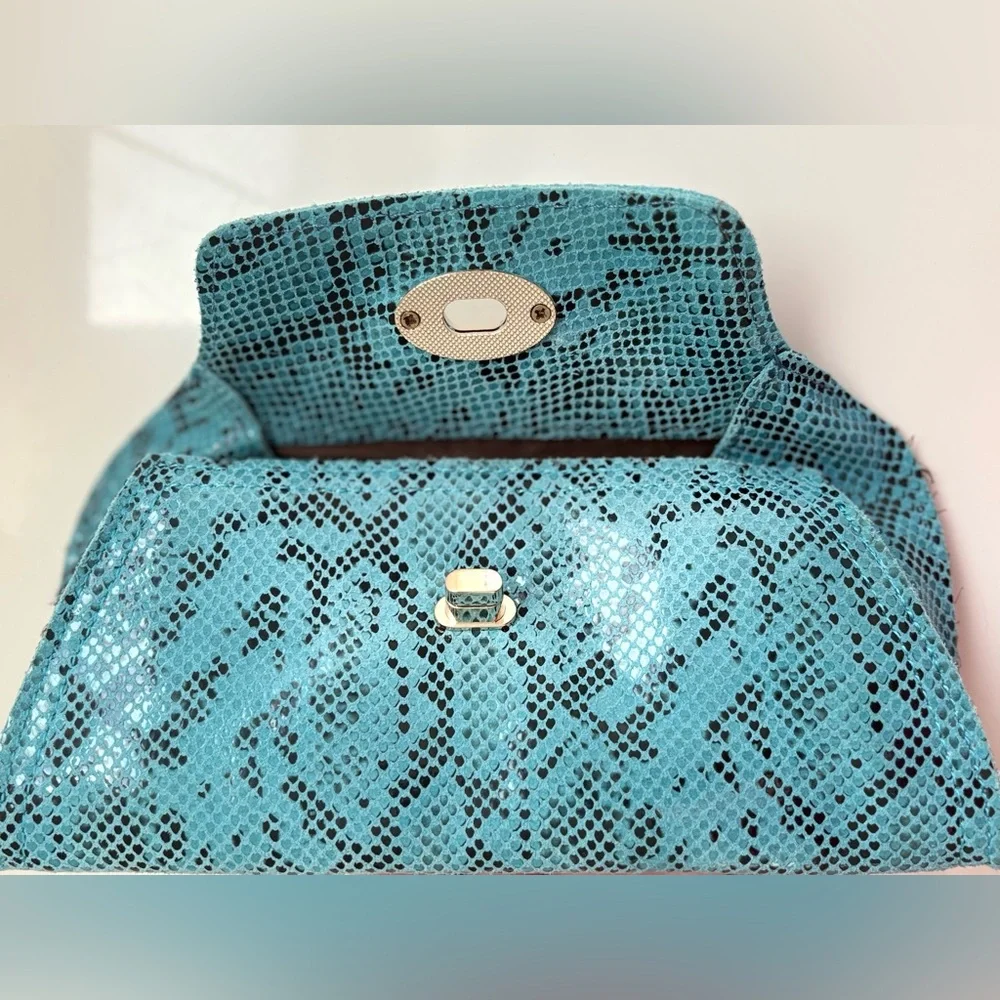 Turquoise python or snakeskin patterned leather clutch bag a twist-lock closure